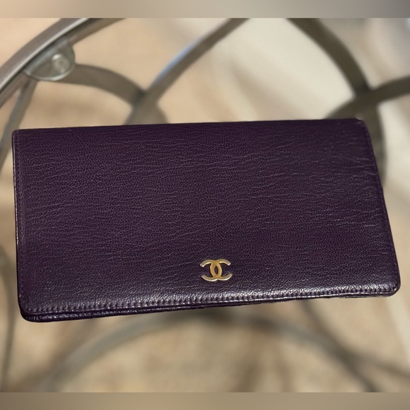 ✨🛍️ Chanel Purple Leather Bifold Wallet - EUC - Picture 1 of 11